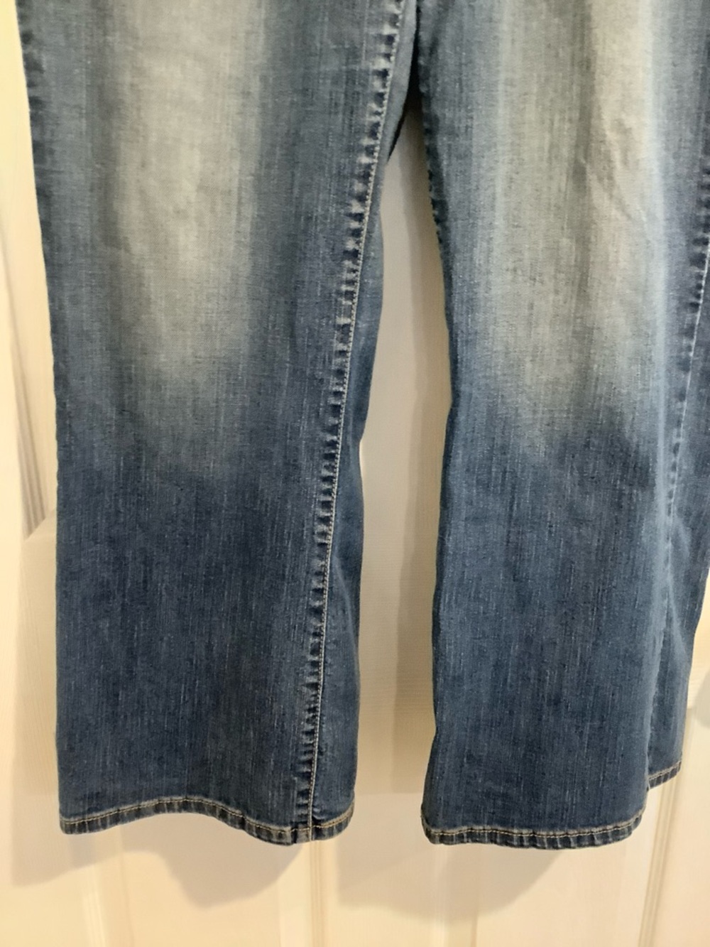 LEVI’S Women’s Perfectly Slimming 512 Bootcut Stretch Medium Wash Jeans 14 S/C - Picture 2 of 10